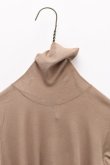 画像2:  AURALEE    "HIGH GAUGE SHEER RIB TURTLE NECK L/S TEE" col.BEIGE (2)