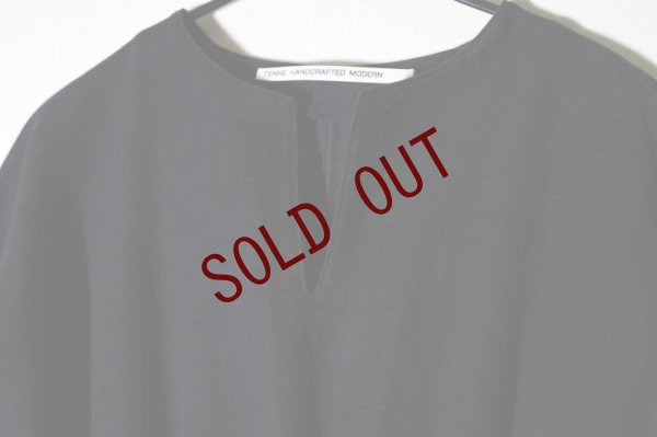 画像7: TENNE HANDCRAFTED MODERN  WEIST SHIRRING DRESS WITH CAPE  col. BLACK×BLACK