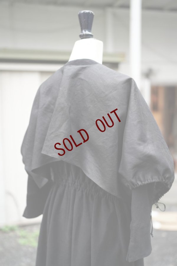 画像15: TENNE HANDCRAFTED MODERN  WEIST SHIRRING DRESS WITH CAPE  col. BLACK×BLACK