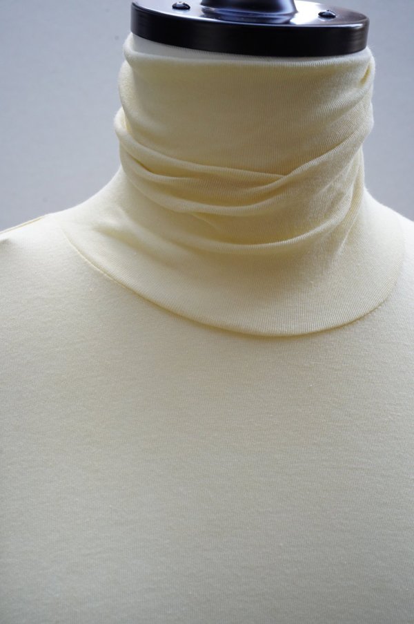 画像2:  AURALEE　  HIGH GAUGE SHEER RIB TURTLE NECK L/S TEE 　 col. YELLOW
