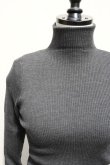 画像2:  AURALEE　 SUPPER FINE WOOL HIGH GAUGE RIB KNIT TURTLE　 col. TOP CHARCOAL (2)