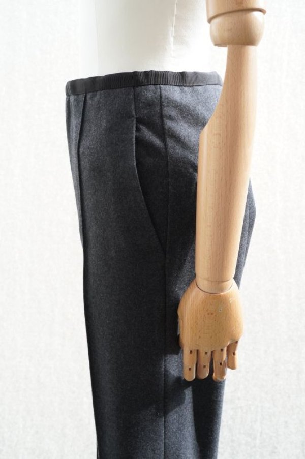 画像3: BOWTE　 WOOL CREASE PINTUCK PANTS　 col.CHARCOAL