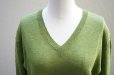 画像2: eleven 2nd　<br />Fine Linen V-neck Jumper　<br />col.Leaf Green (2)