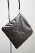 画像1: JULIE KEGELS　<br />BICHE - CUSHION BAG　<br />col. CHOCLAT BROWN (1)