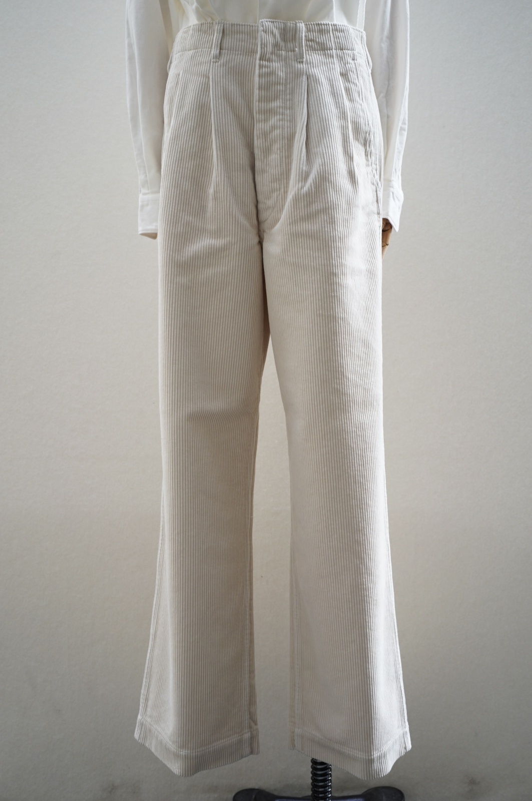 Sans limite　2 TUCKS コーデュロイ　col.WHITE