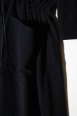 画像9: TENNE HANDCRAFTED MODERN  WEIST SHIRRING DRESS WITH CAPE  col. BLACK×BLACK (9)
