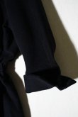 画像6: TENNE HANDCRAFTED MODERN  WEIST SHIRRING DRESS WITH CAPE  col. BLACK×BLACK (6)