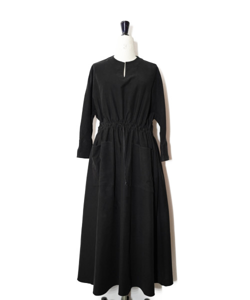 TENNE HANDCRAFTED MODERN WEIST SHIRRING DRESS WITH CAPE col. BLACK